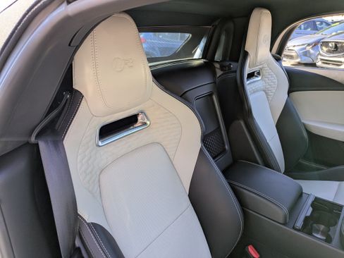Used 2022 Jaguar F-TYPE R image 13