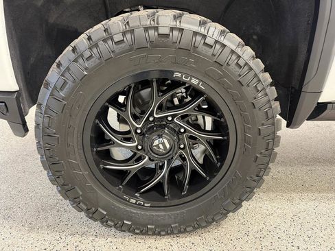 Used 2023 GMC Sierra 2500 AT4 w/ AT4 Premium Plus Package image 11