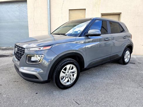 Used 2021 Hyundai Venue SE image 5