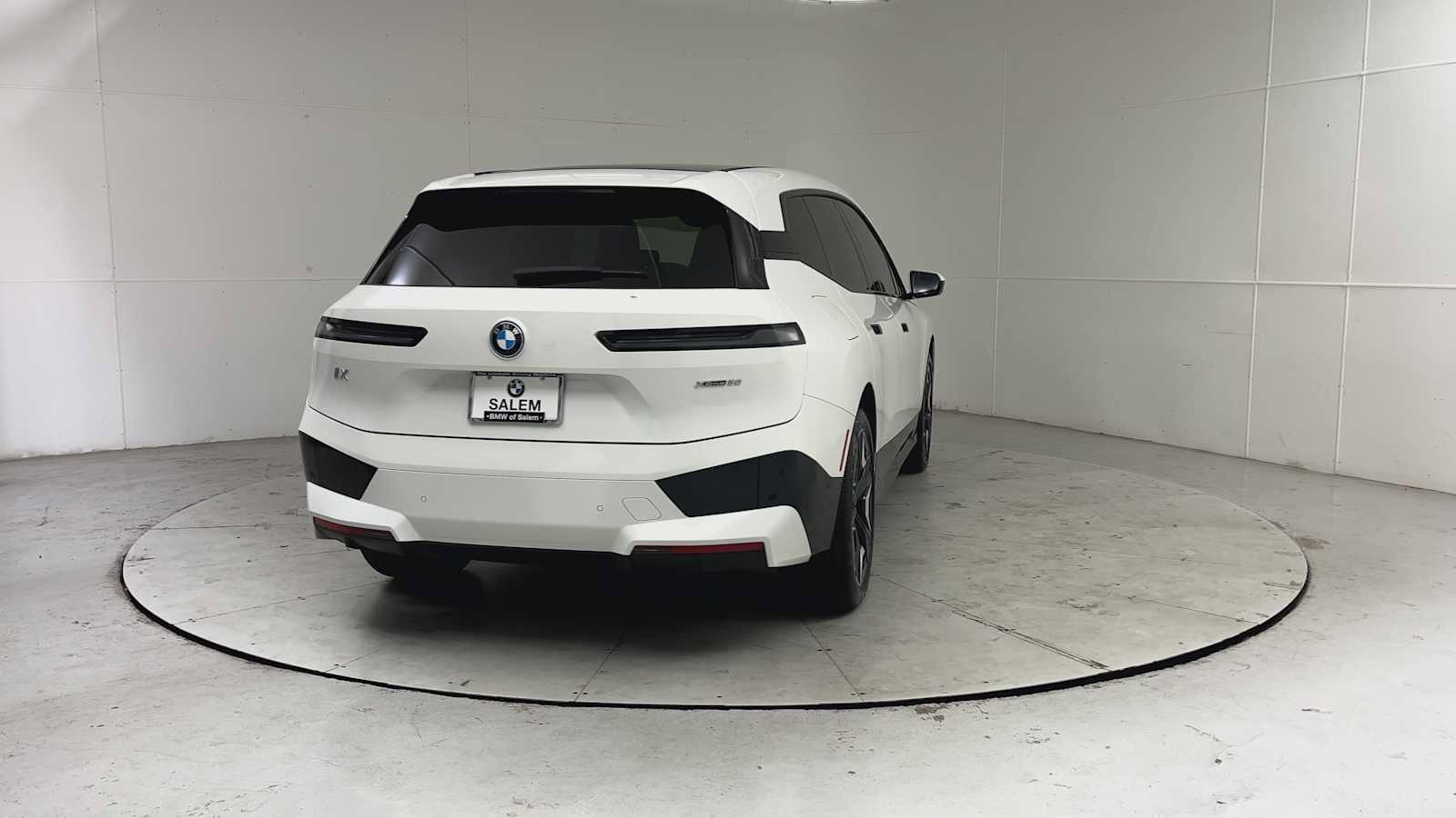 Used 2024 BMW iX xDrive50 w/ Sport Package AWD/4WD image 2