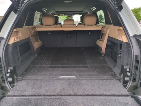 New 2026 Land Rover Range Rover Long Wheelbase SE AWD/4WD image 16