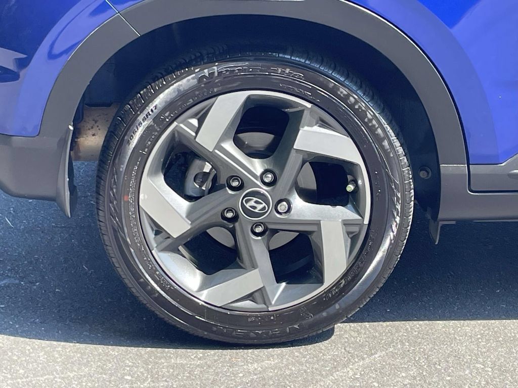 Certified 2023 Hyundai Venue SEL FWD image 7