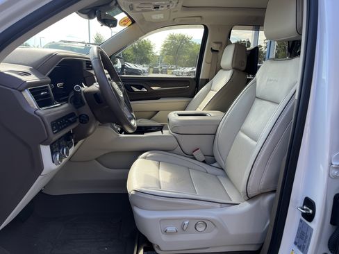 Used 2024 GMC Yukon Denali w/ Advanced Technology Package AWD/4WD image 16