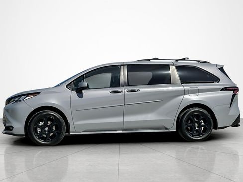 Certified 2025 Toyota Sienna XLE Woodland Edition AWD/4WD image 2