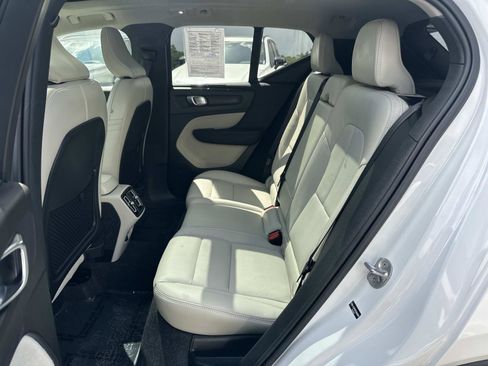 Certified 2025 Volvo XC40 B5 Ultra w/ Climate Package image 21