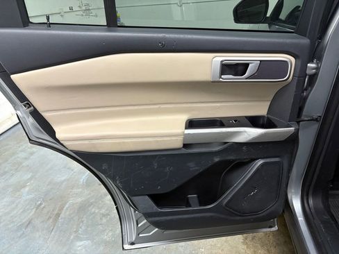 Used 2023 Ford Explorer XLT image 11