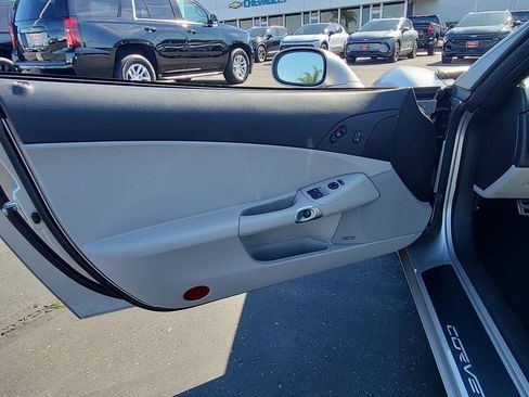 Used 2006 Chevrolet Corvette Base w/ Preferred Equipment Group image 19