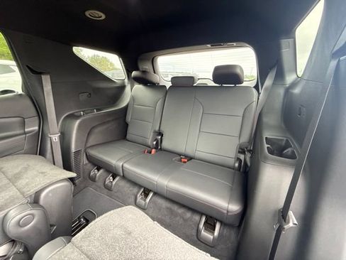 Used 2024 Chevrolet Traverse Z71 w/ LPO, Floor Liner Package AWD/4WD image 36