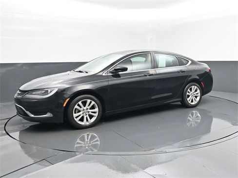 Used 2016 Chrysler 200 Limited image 5