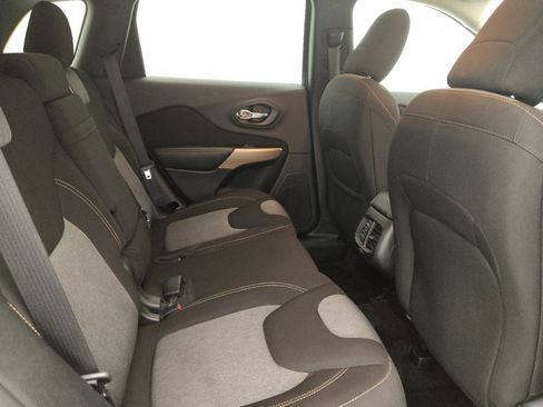 Used 2018 Jeep Cherokee Latitude image 19