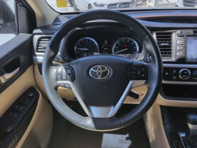 Used 2016 Toyota Highlander XLE AWD/4WD image 25