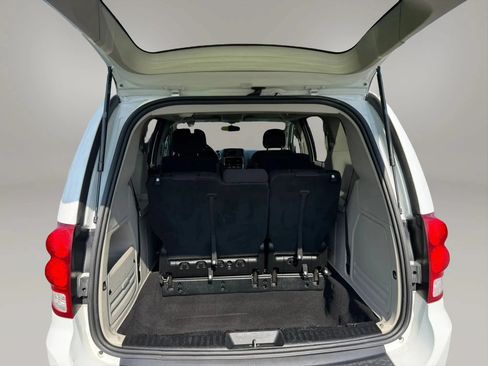 Used 2018 Dodge Grand Caravan SE w/ UConnect Hands-Free Group FWD image 31
