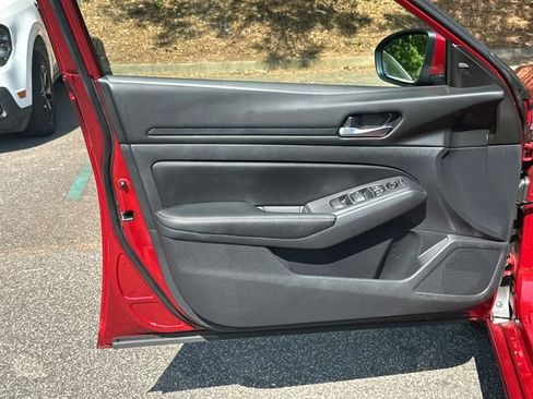 Used 2025 Nissan Altima 2.5 SV w/ SV Premium Package FWD image 11