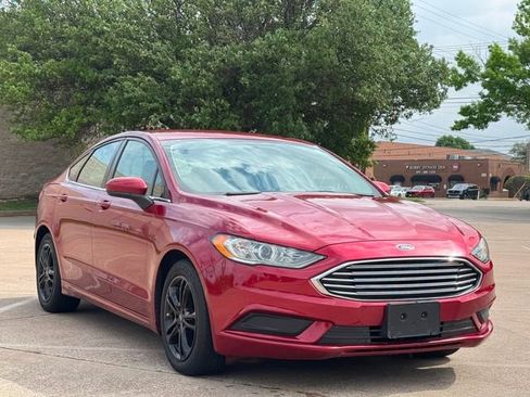 Used 2018 Ford Fusion SE w/ Fusion SE Technology Package image 1