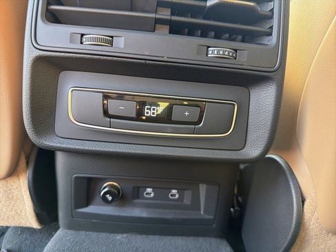 Used 2023 Audi Q8 Premium image 22