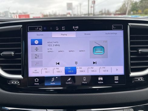 Used 2024 Chrysler Pacifica Touring-L FWD image 24