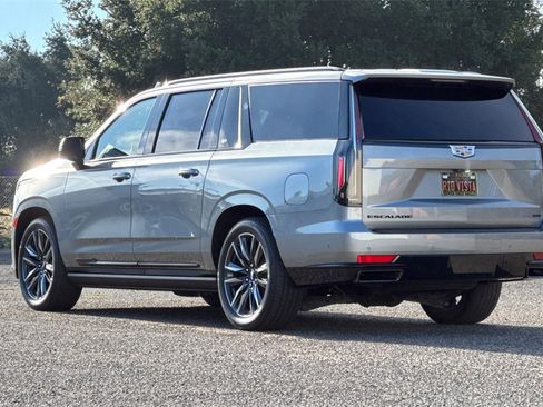 Used 2023 Cadillac Escalade ESV Sport Platinum image 6