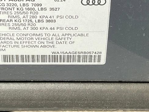 Used 2024 Audi Q8 e-tron Premium Plus w/ Premium Plus Package AWD/4WD image 34
