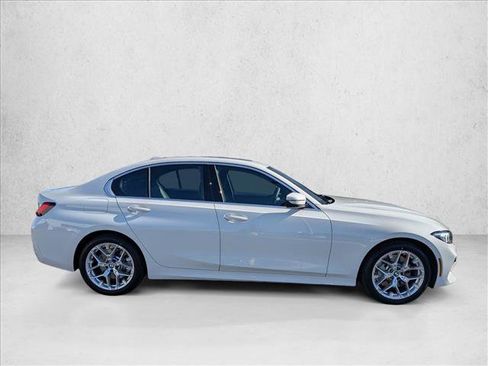 Used 2025 BMW 330i Sedan w/ M Sport Package RWD image 4