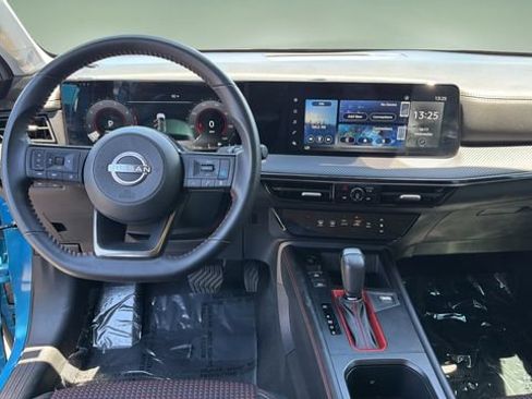 Used 2025 Nissan Kicks SR FWD image 10