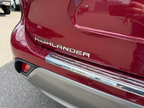 New 2026 Toyota Highlander Platinum image 7