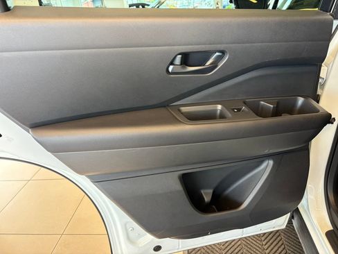 Used 2024 Nissan Pathfinder SV AWD/4WD image 24