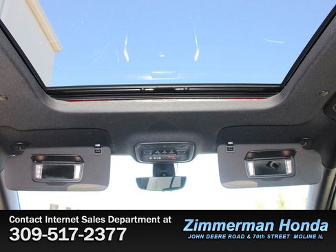 Used 2024 Chevrolet Traverse RS AWD/4WD image 11