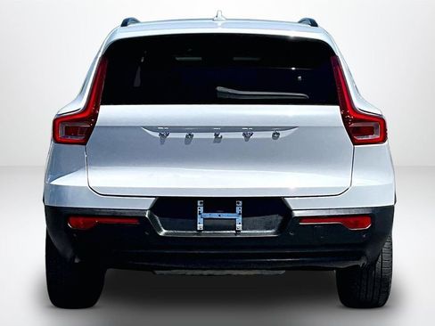 Used 2023 Volvo XC40 B4 Ultimate FWD image 7
