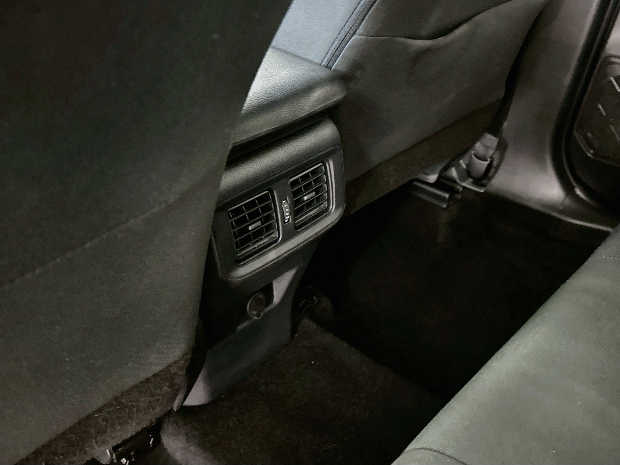 Used 2025 Toyota RAV4 LE AWD/4WD image 28