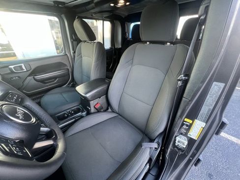 Used 2023 Jeep Gladiator Sport image 12