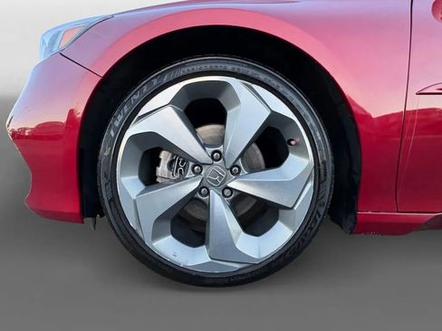 Used 2018 Honda Accord Touring image 14