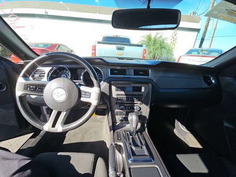 Used 2013 Ford Mustang Coupe image 12