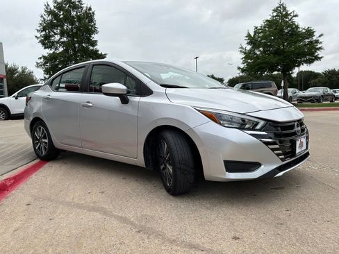 Used 2025 Nissan Versa SV FWD image 4