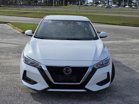 Used 2023 Nissan Sentra SV image 2