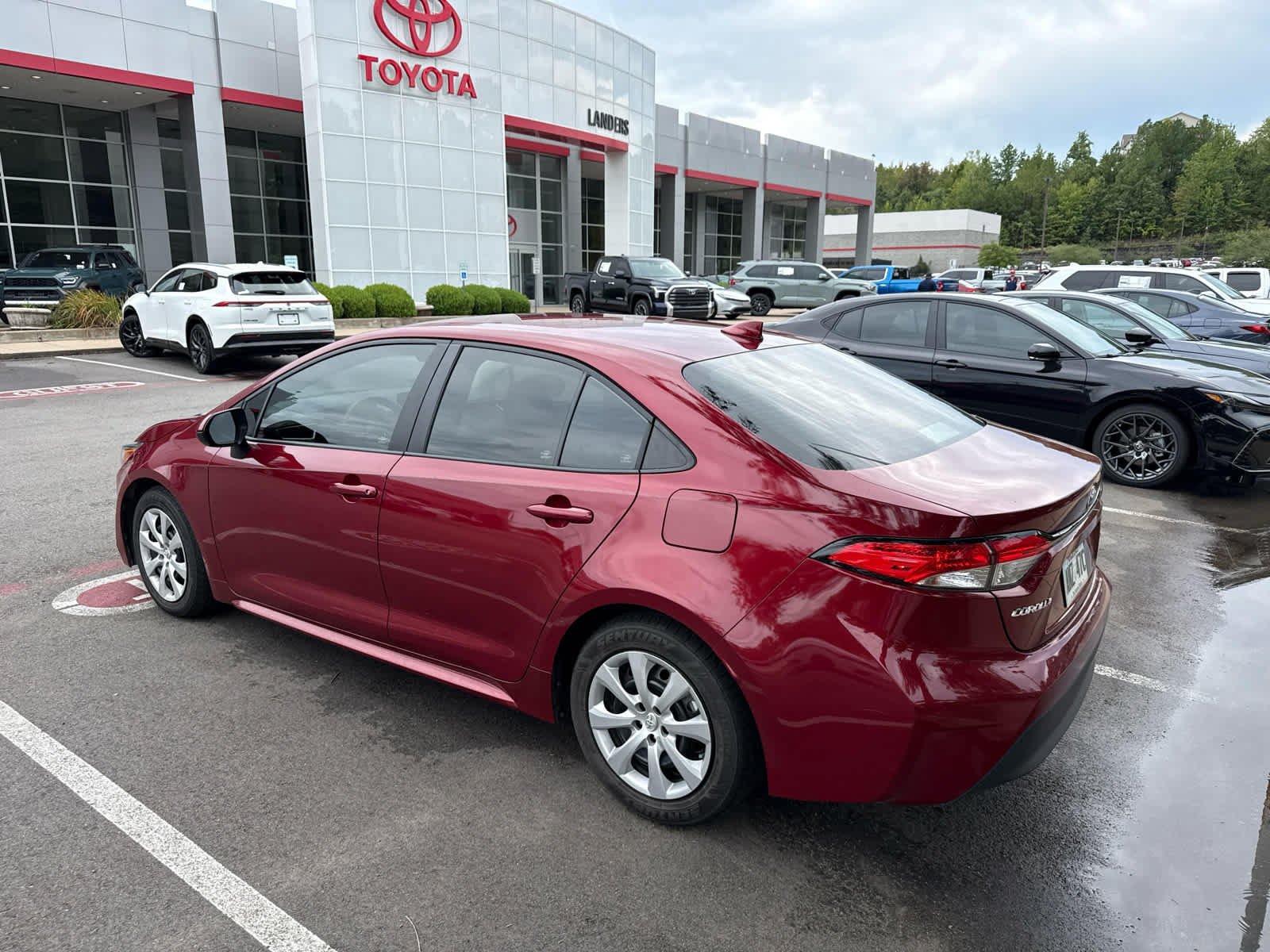 Used 2023 Toyota Corolla LE FWD image 4