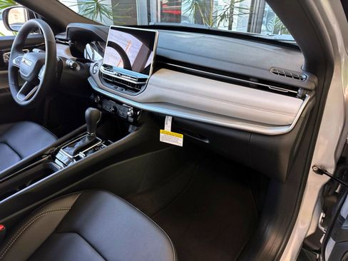 New 2026 Jeep Compass Limited image 9