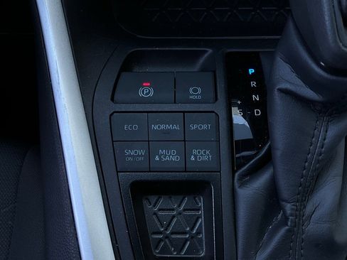 Used 2025 Toyota RAV4 XLE image 25