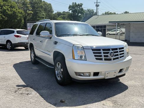 Used 2007 Cadillac Escalade AWD w/ Information Package image 9