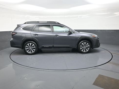 Used 2025 Subaru Outback Limited image 2