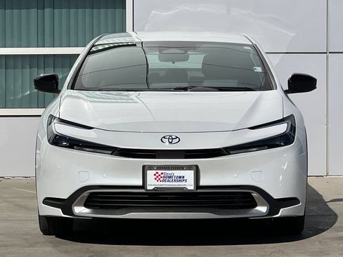 New 2026 Toyota Prius Plug-In Hybrid FWD image 6