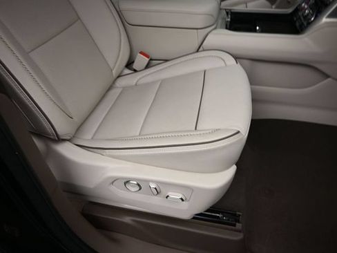 Used 2024 GMC Yukon Denali w/ Advanced Technology Package AWD/4WD image 33