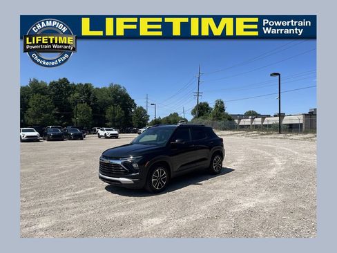Used 2025 Chevrolet TrailBlazer LT FWD image 1