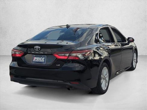 Used 2022 Toyota Camry LE image 5