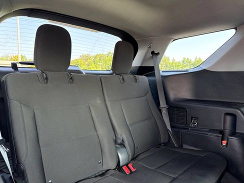 Used 2020 Ford Explorer XLT w/ Comfort Package AWD/4WD image 9