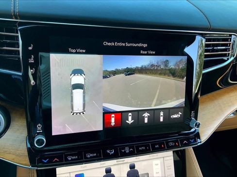 Used 2022 Jeep Grand Wagoneer Series III w/ HD Trailer Tow Package image 31