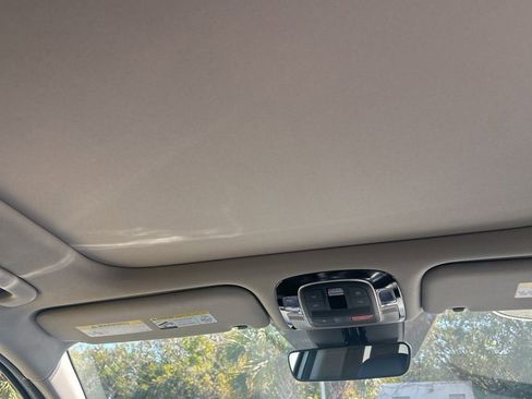 Used 2023 Hyundai Santa Fe SEL w/ Premium Package image 18