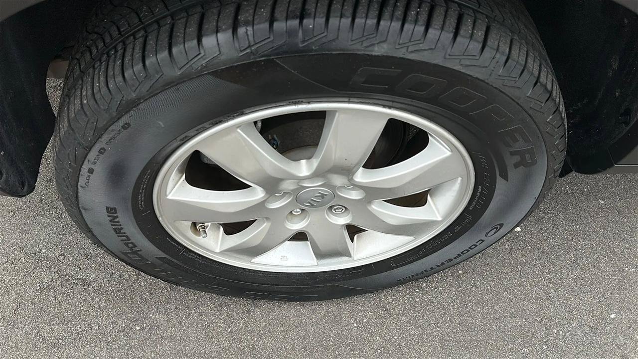 Used 2012 Kia Sorento FWD image 18