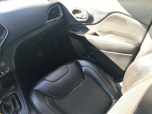 Used 2021 Jeep Cherokee Latitude Plus image 17