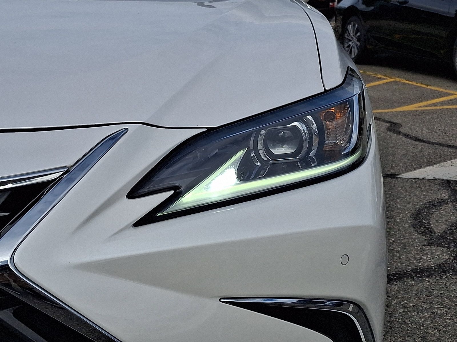 Certified 2023 Lexus ES 350 w/ Premium Package FWD image 10