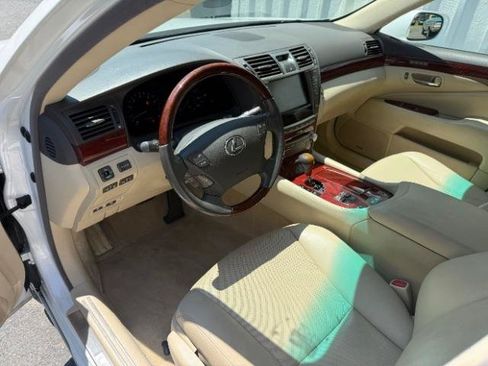 Used 2010 Lexus LS 460 AWD w/ Comfort Pkg image 21
